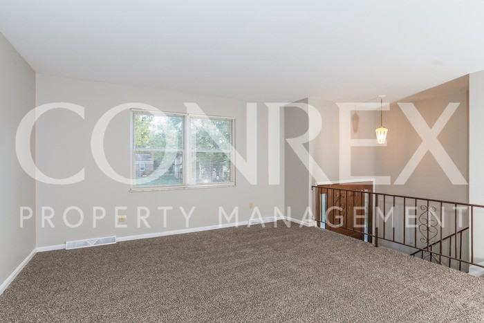 1701 Collinspark Ct - Photo 3 of 12