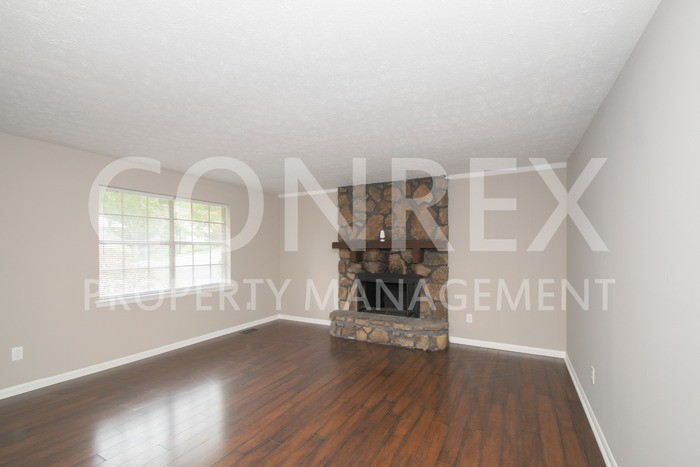 704 Danton Ln - Photo 3 of 11