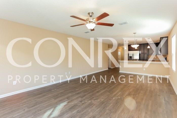 311 Russell Ave - Photo 3 of 12