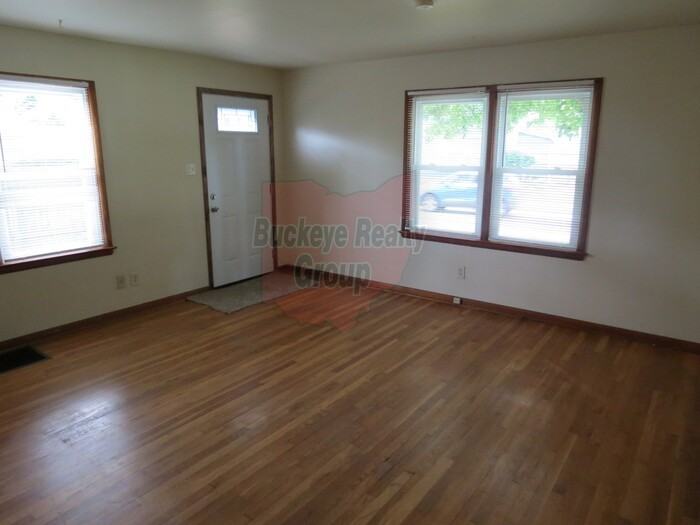 186 College St - Photo 2 of 14