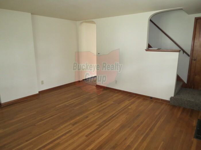 186 College St - Photo 3 of 14