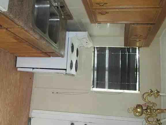 1669 Douglas St #NA - Photo 3 of 6