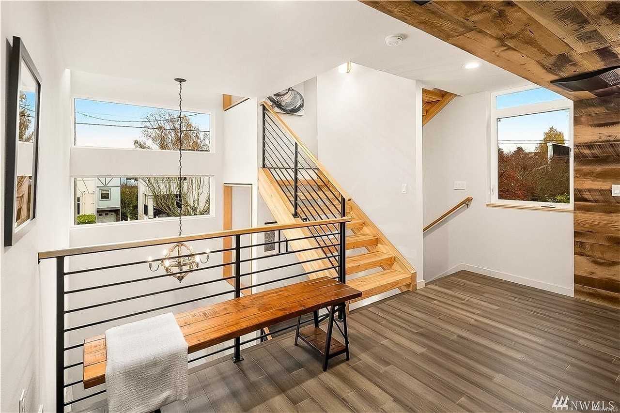 4422 Phinney Ave N #B - Photo 3 of 25