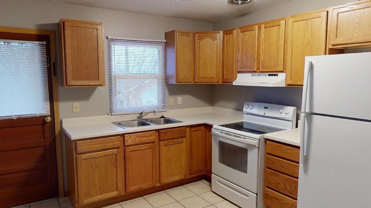 519 E 4th St #3 - Photo 3 of 6