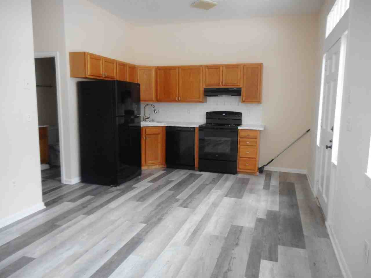 600 Water St #1 - Photo 7 of 33