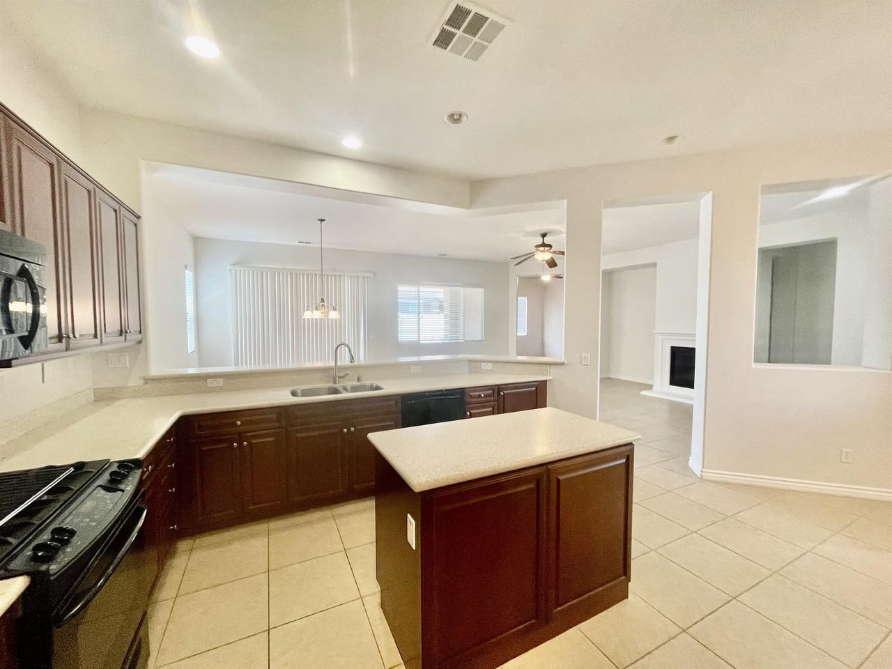 5588 Paseo Famosa #1 - Photo 3 of 14