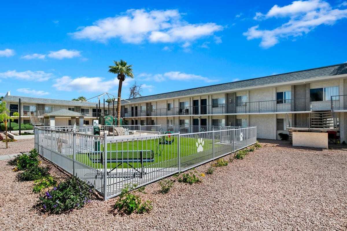 6112 N 67th Ave - Photo 7 of 24