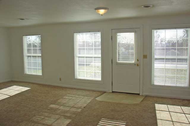 2901 Joan Ln - Photo 3 of 10