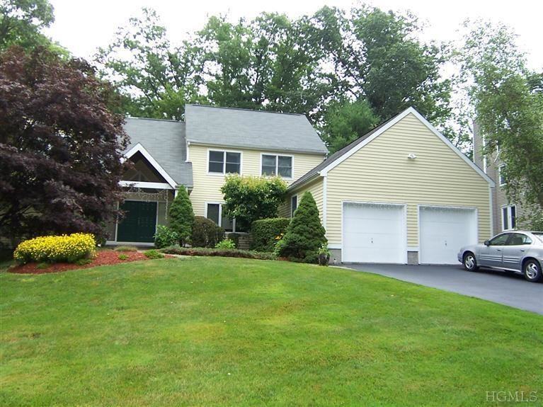 2 Stephen Ln - Photo 2 of 27