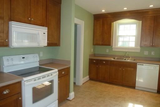 9540 Selby Pl - Photo 3 of 36