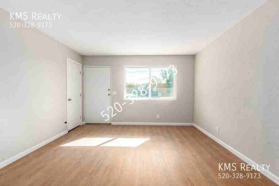 2731 N Edith Blvd - Photo 2 of 10