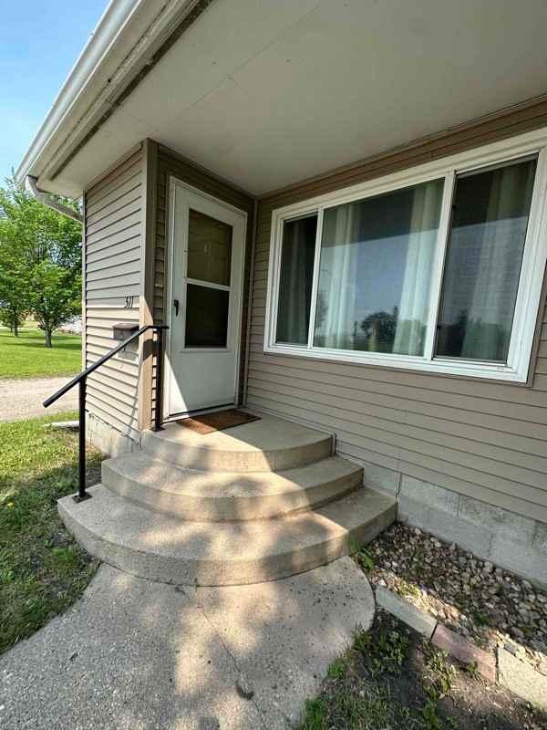 511 3rd St W - Photo 2 of 6