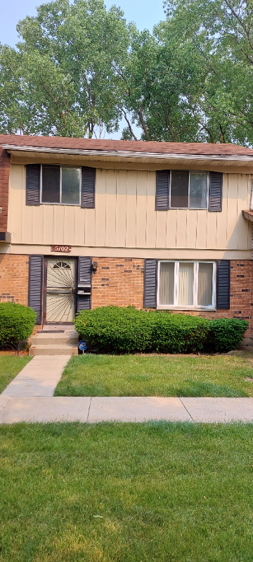 5102 Brighton Ln - Photo 2 of 11