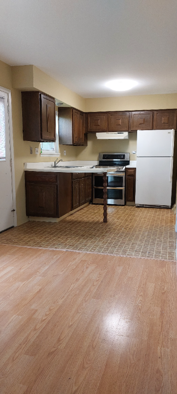 5102 Brighton Ln - Photo 3 of 11