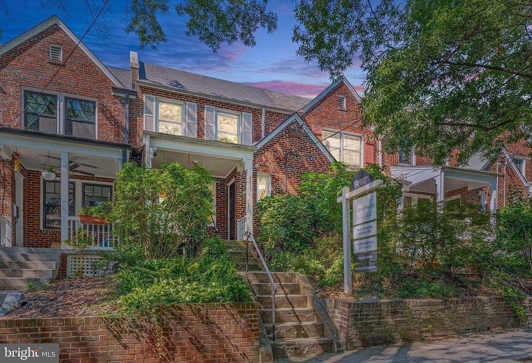 2416 Tunlaw Rd Nw - Photo 2 of 18