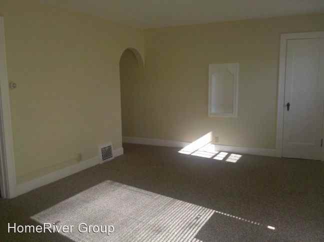 110 South Ave E - Photo 3 of 9