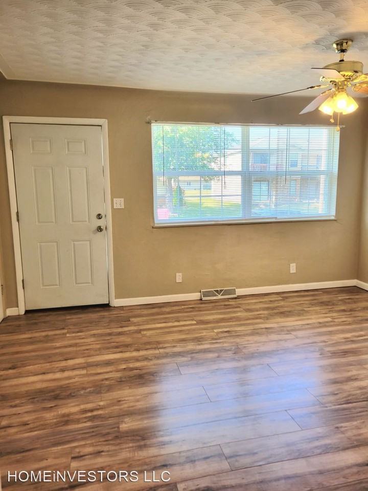 6 Georgetown Dr - Photo 3 of 20