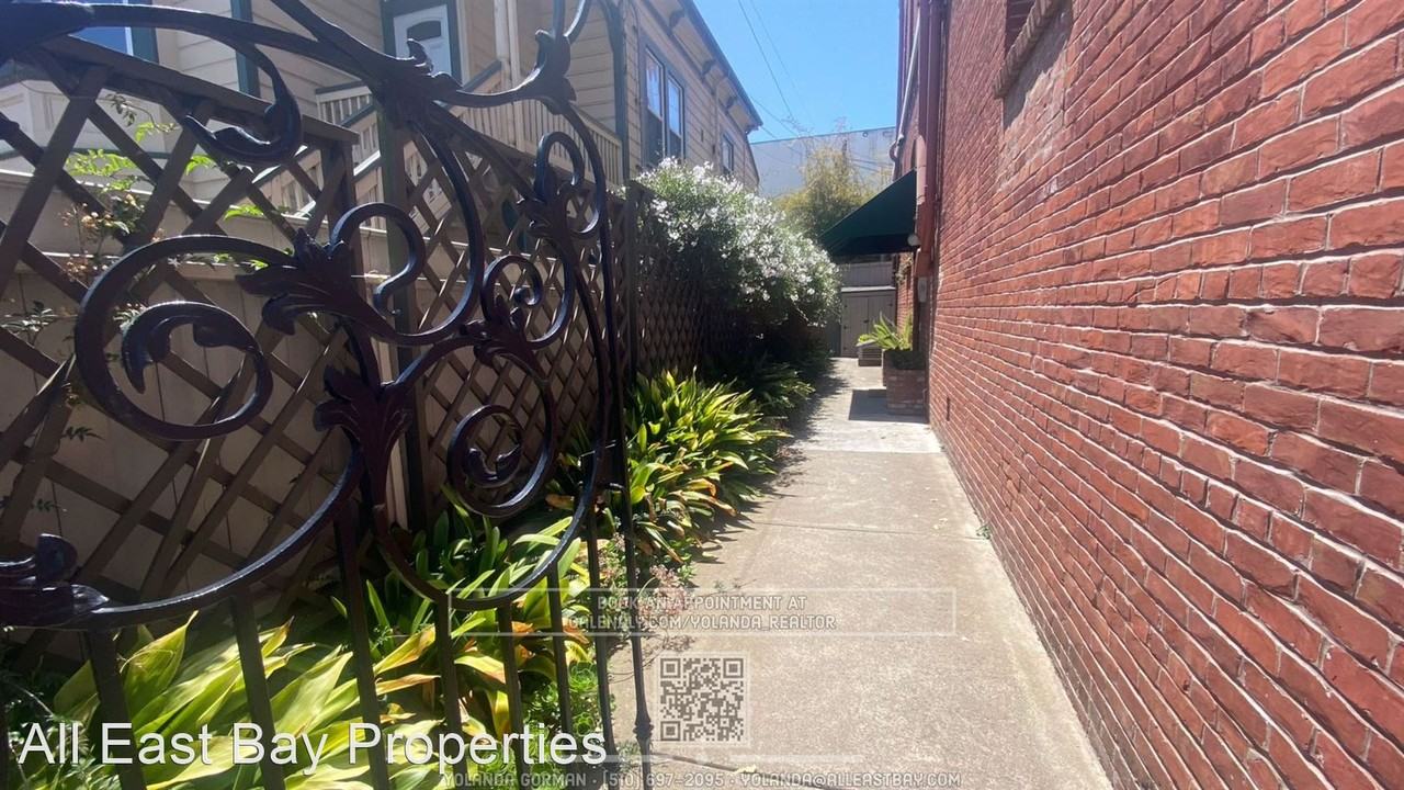 1095 59th St #5 - Photo 2 of 7