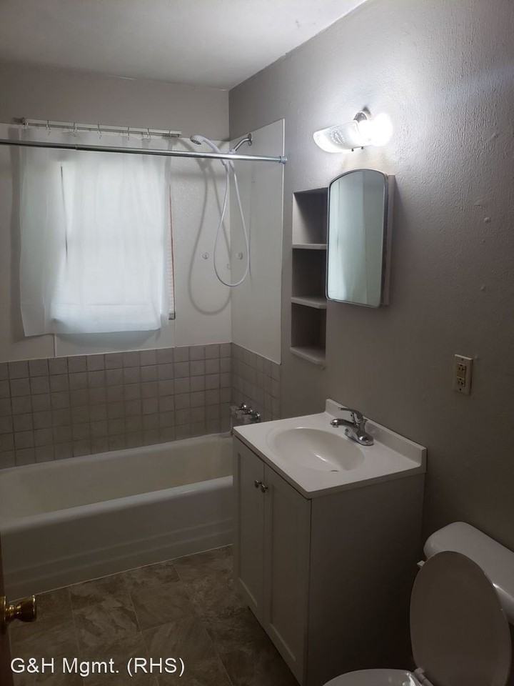 415-417 10th Street SE - Photo 2 of 3