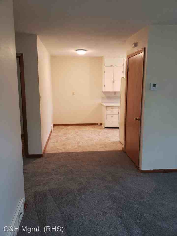 415-417 10th Street SE - Photo 3 of 3