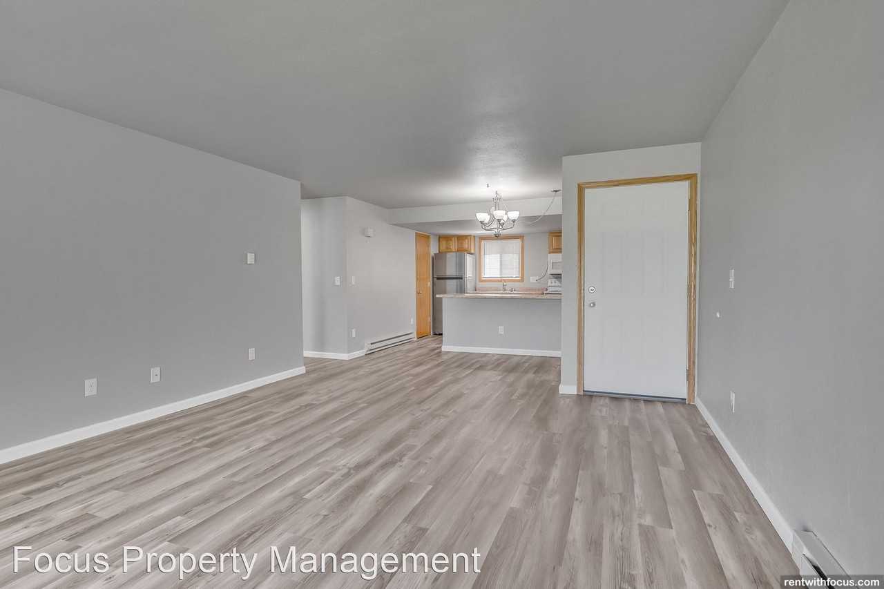 1781 Maricopa Dr. - Photo 2 of 10