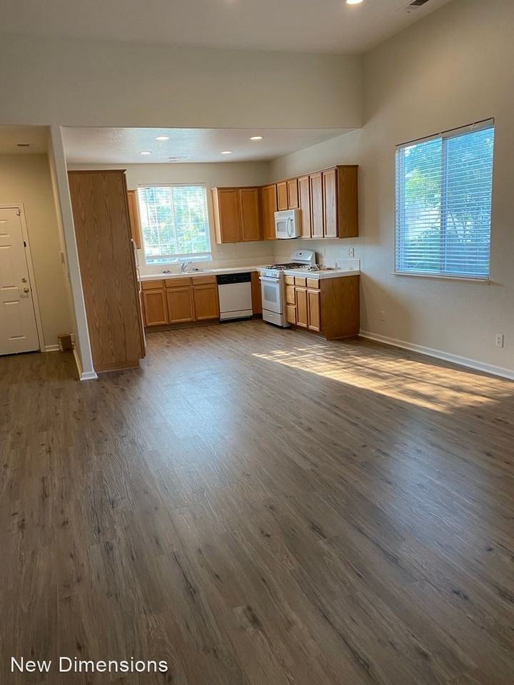 4234 Vanguard Dr - Photo 3 of 13