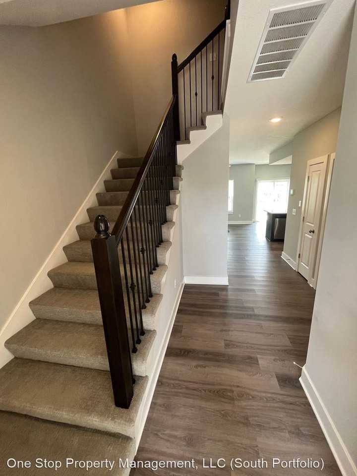 307 N 6th Ter - Photo 2 of 31