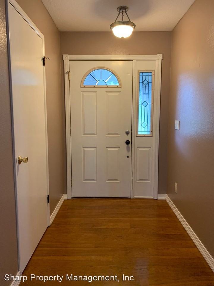 4002 Oak St - Photo 2 of 19