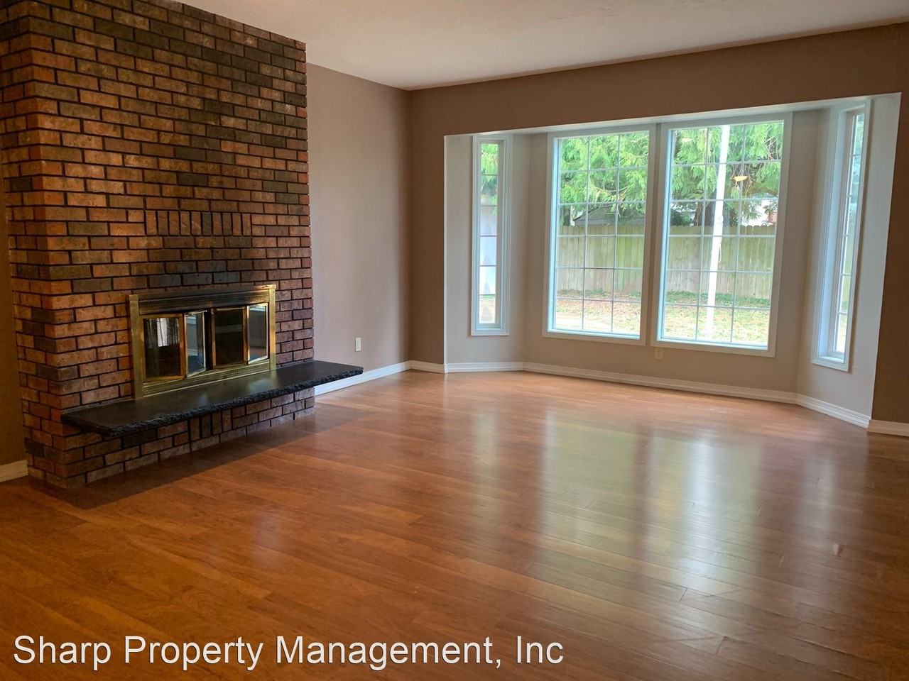 4002 Oak St - Photo 3 of 19