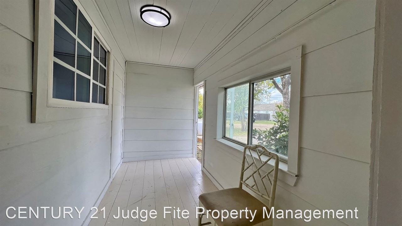 213 Hope St - Photo 2 of 11