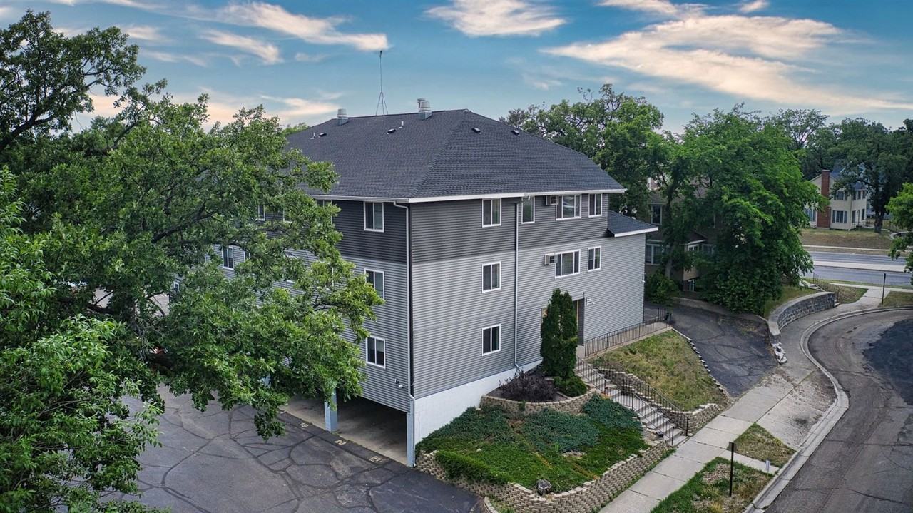 1021 6th Avenue S. - Photo 3 of 50