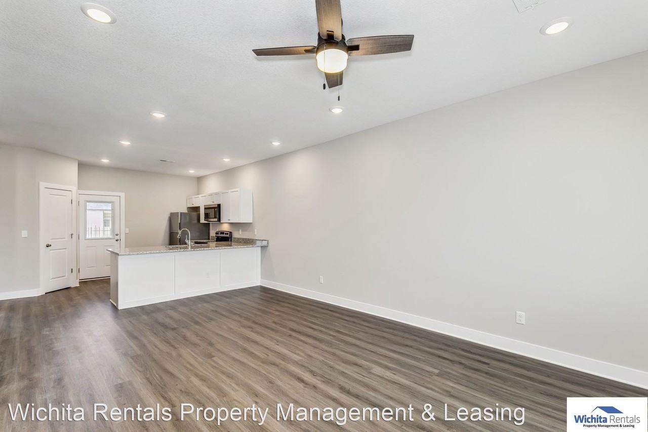 5245 N Cypress Cir - Photo 2 of 16