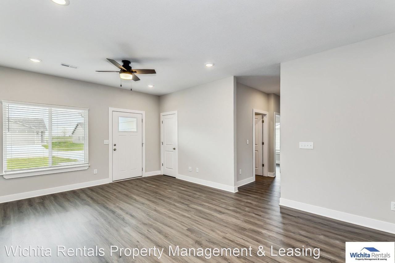 5245 N Cypress Cir - Photo 3 of 16