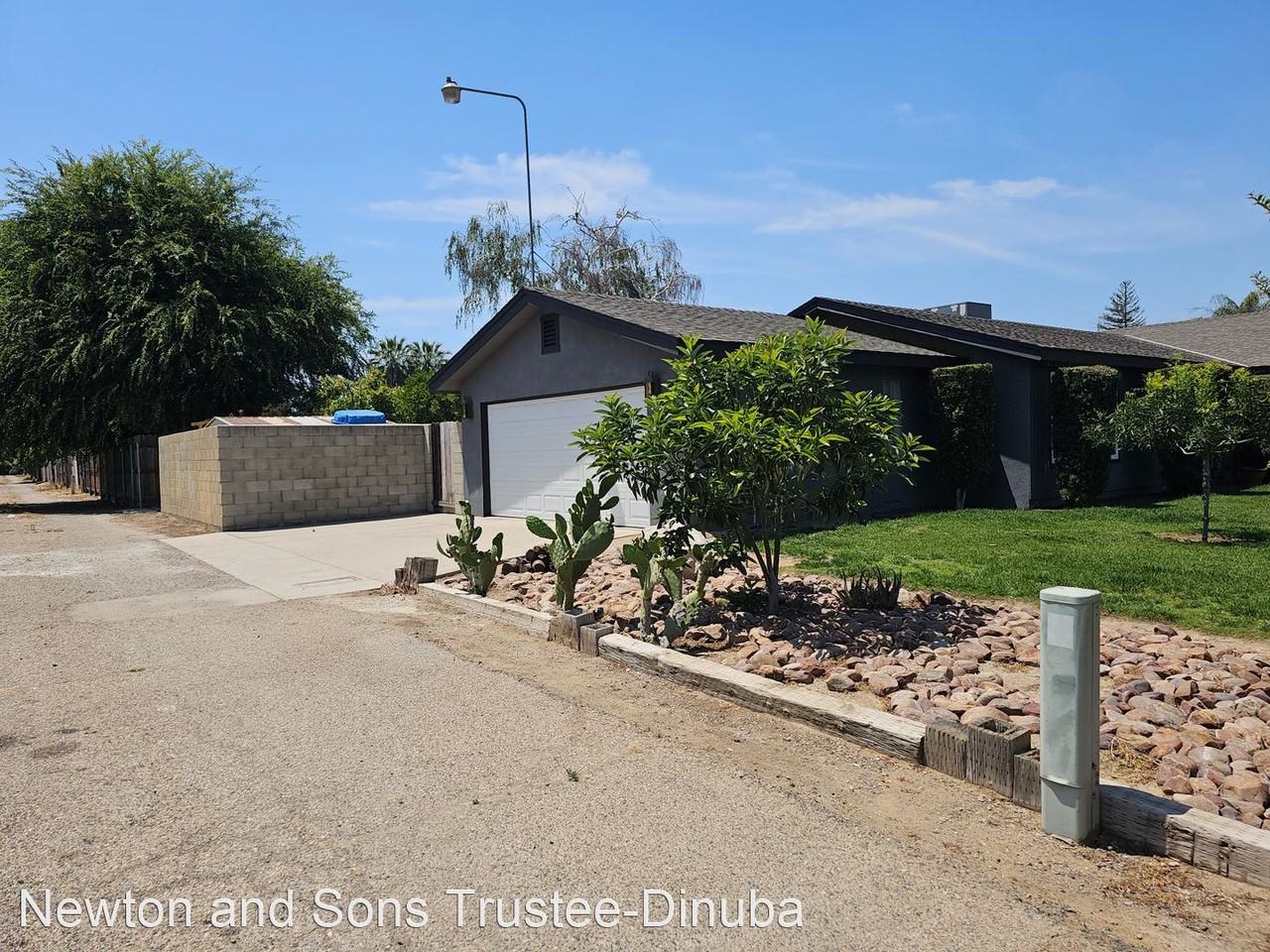 1067 N Cedar Ln - Photo 3 of 50