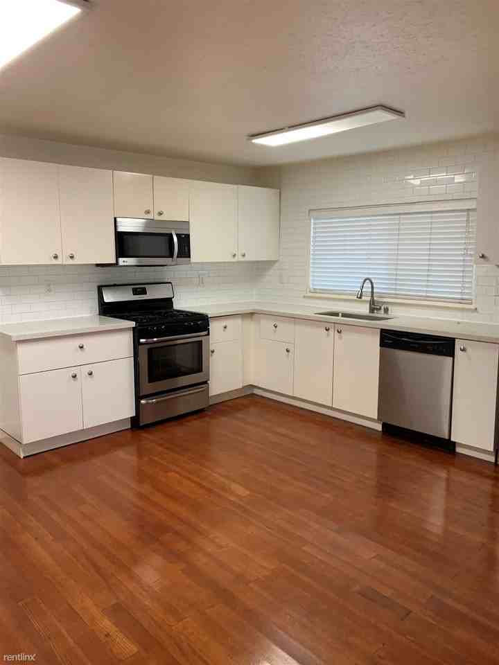 671 19th St - Photo 2 of 10