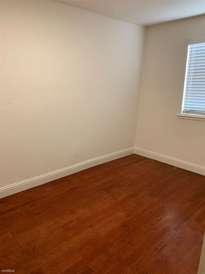 671 19th St - Photo 3 of 10