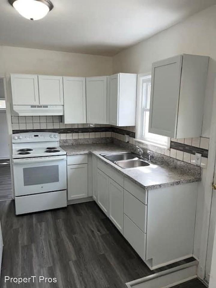 1930 E Blackford Ave - Photo 2 of 17