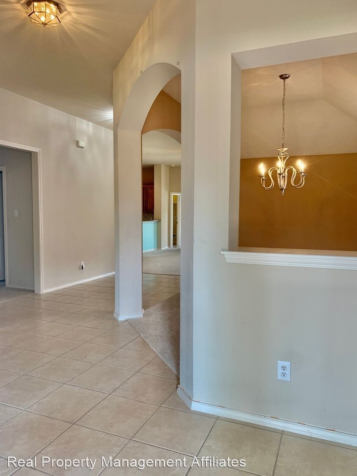 11210 Jadestone Creek Ln - Photo 2 of 33