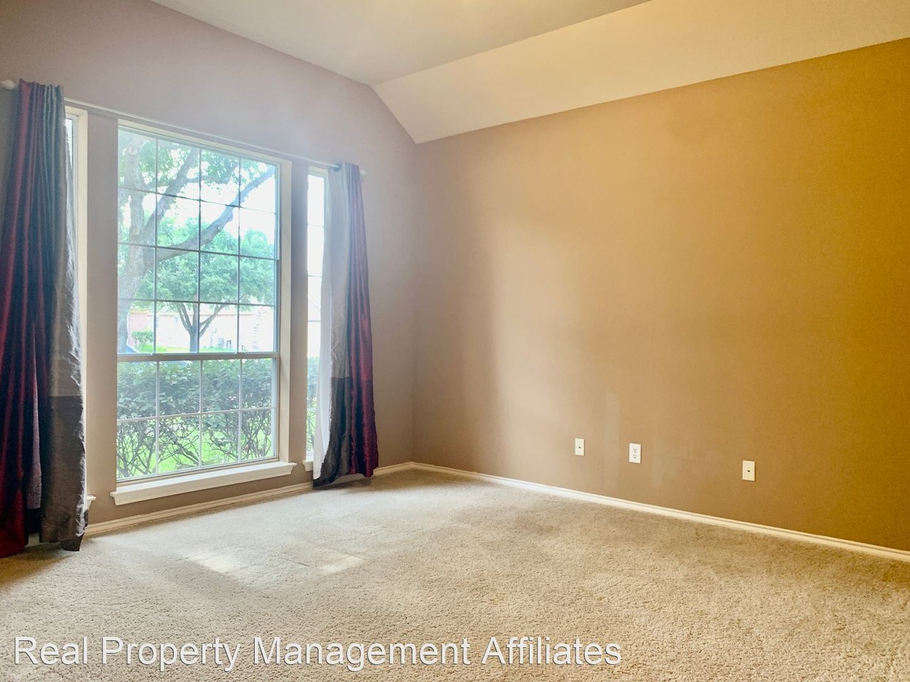 11210 Jadestone Creek Ln - Photo 3 of 33