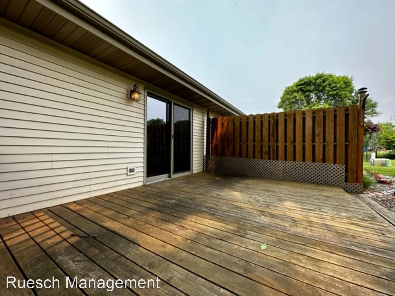 939 Pleasantview Ave - Photo 2 of 50