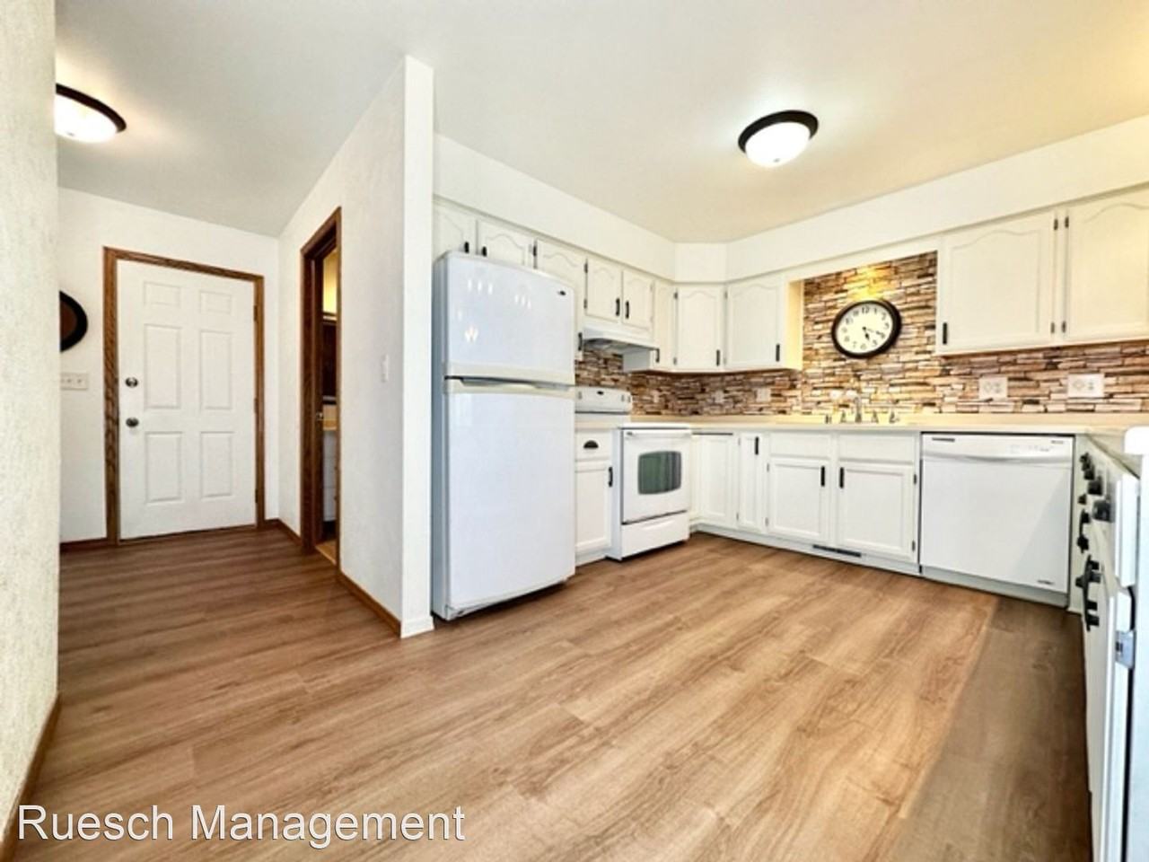 939 Pleasantview Ave - Photo 3 of 50