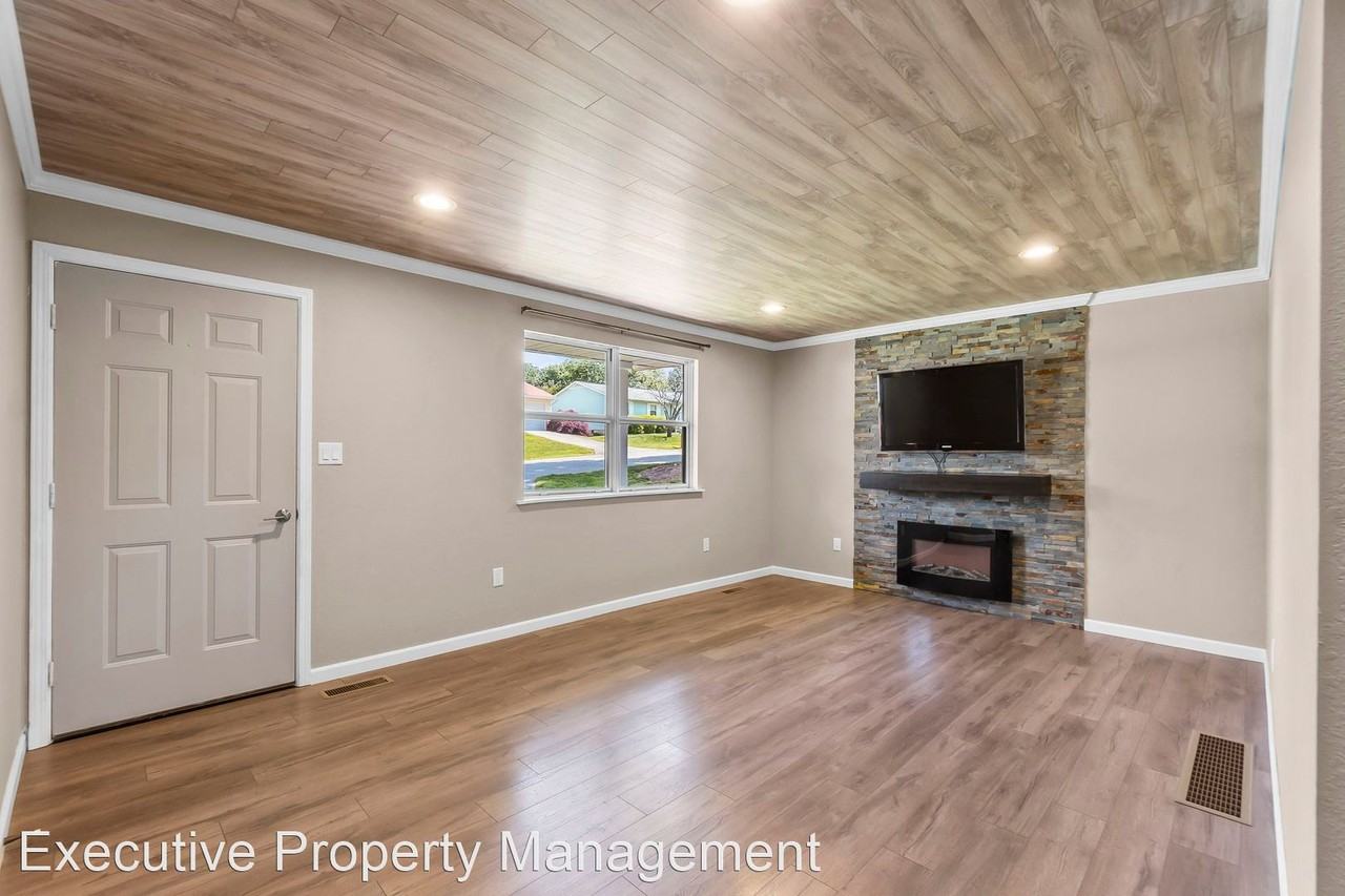 1615 Mulberry St - Photo 3 of 18