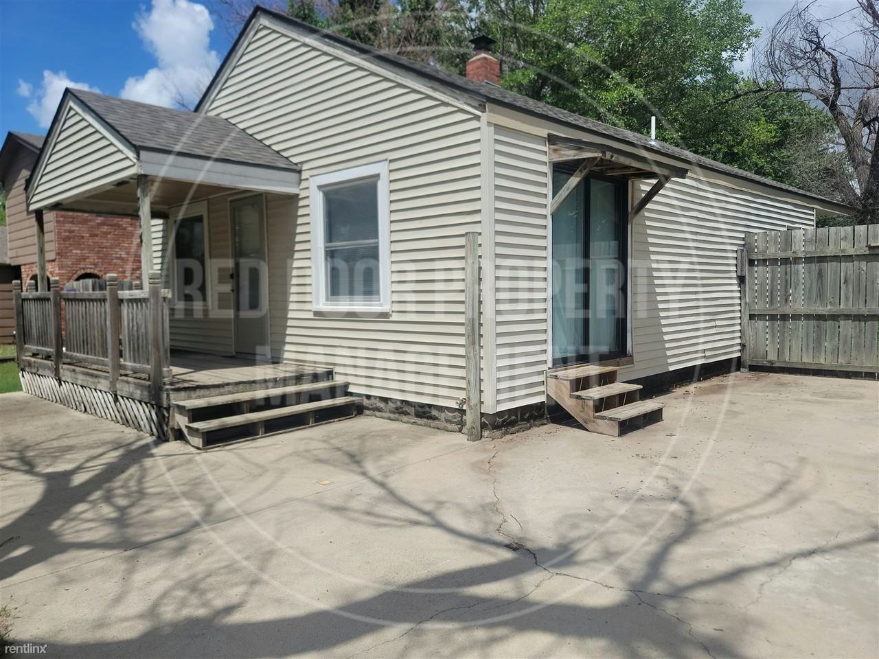 324 S Mccomas St - Photo 2 of 17