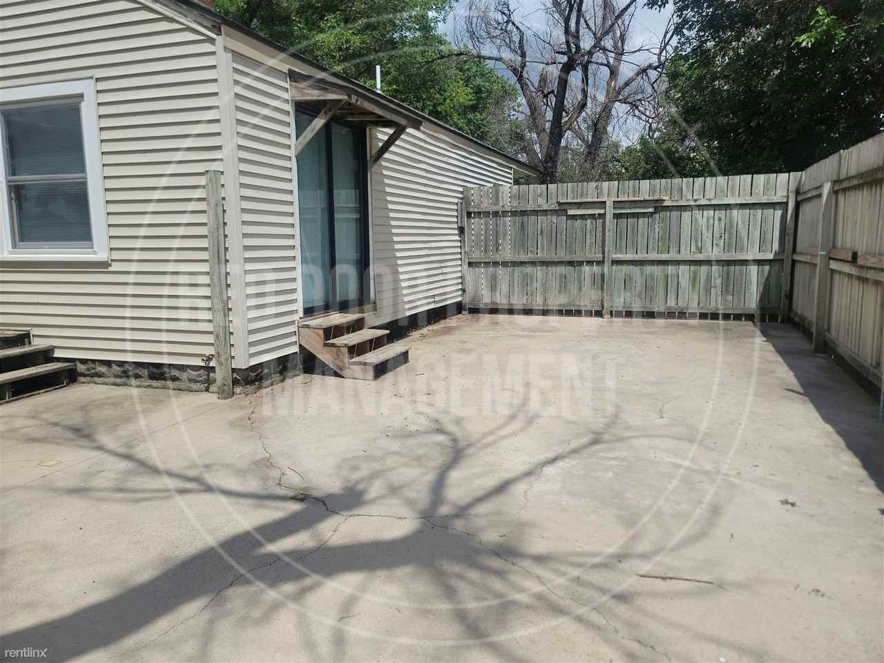 324 S Mccomas St - Photo 3 of 17