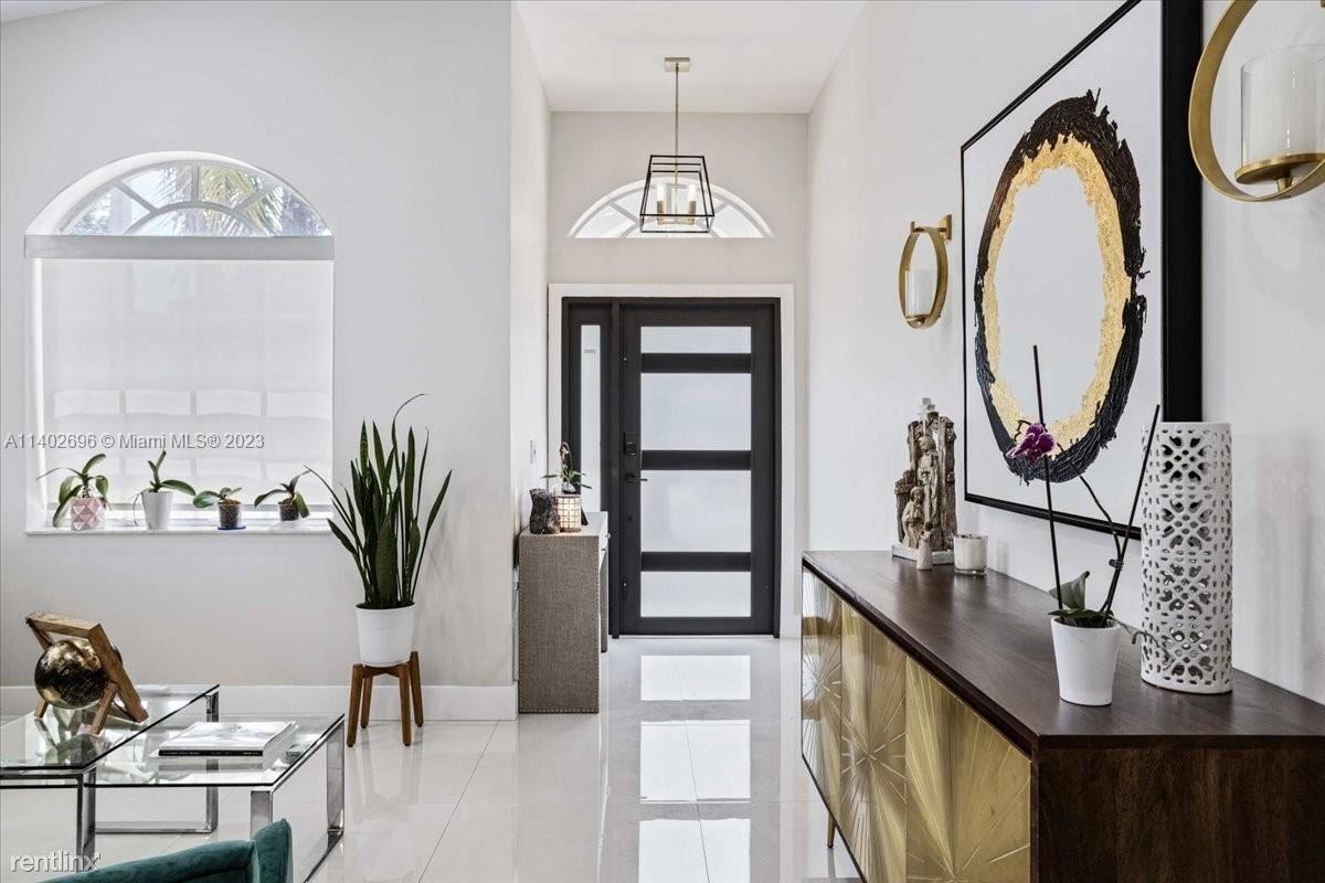 530 Nw 158th Ave - Photo 2 of 36