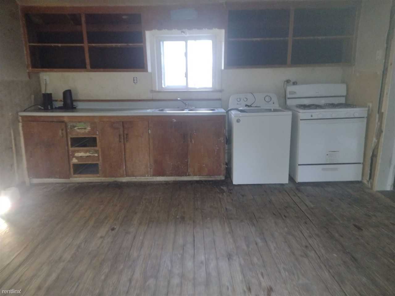 473 Myrtle St - Photo 3 of 14