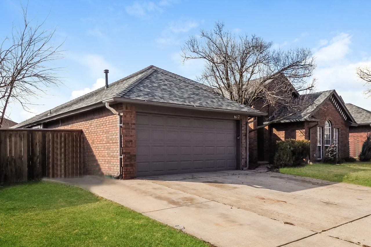 617 Greenfield Dr - Photo 3 of 16