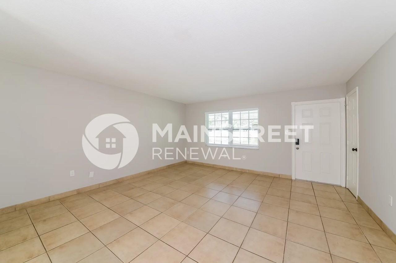 2459 Stratford Dr - Photo 3 of 16