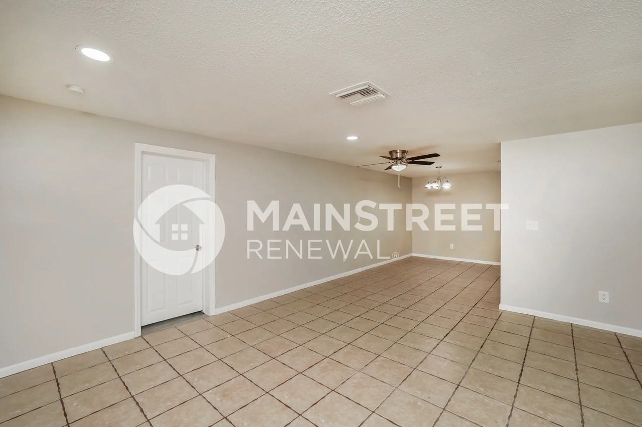 2911 Cedaridge Dr - Photo 3 of 16