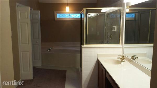 8941 Hickory Trail Dr - Photo 3 of 10